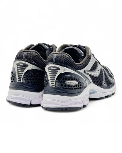 Saucony Triumph 4 "Black Silver"